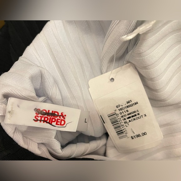 SOLID & STRIPED
Wo Annemarie Reversible One-Piece - Blackout
Marshmallow - Picture 4 of 4